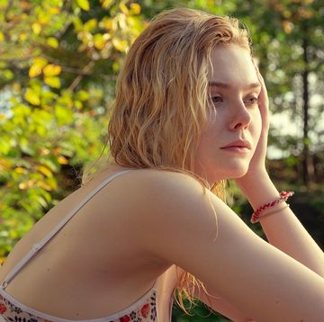 elle fanning looking sad